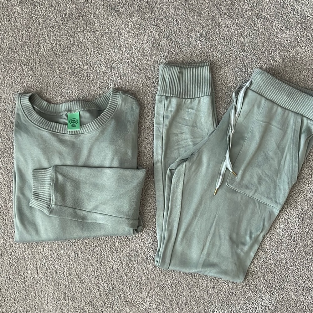 Honeydew 2-piece lounge set